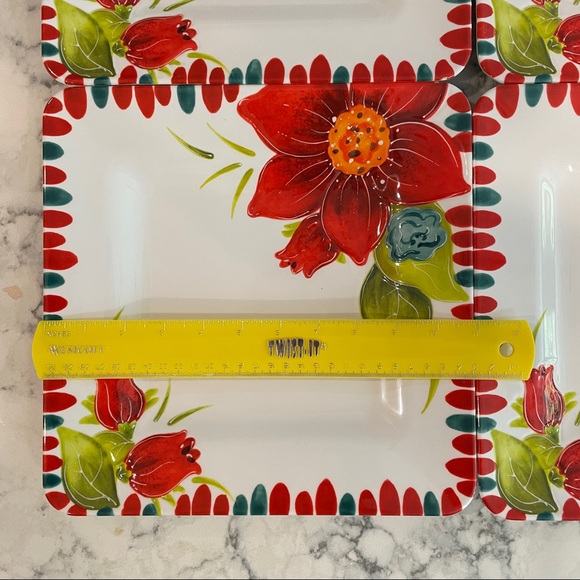 Set of 4 11” Laurie Gates melamine dinner plates in red floral - Picture 2 of 8